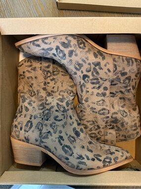 Mi.iM Claire Leopard Western Cowboy Boots Embroidered Size 9